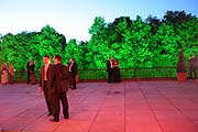 fast surreal: die Stimmung in der Abenddämmerung auf der Terrasse hinter dem Haus der Kunst (Foto: MartiN Schmitz)